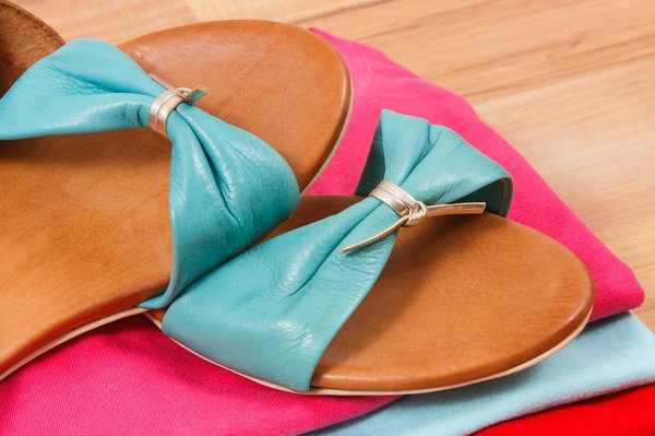 Comment choisir des sandales à talons pour un mariage en bord de mer?