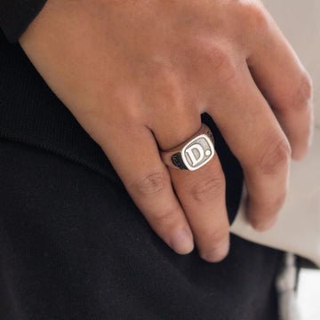 Découvrez la chevalière homme avec initiales personnalisées